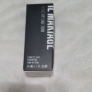 IL MAKIAGE Flawless Base Foundation in Black and White